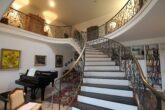 Villa zum Träumen: 300m², edel, extravagant und exklusiv ! - Detail Treppe