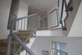Treppenhaus - 3 ZKB, 85m², zentrumsnah mit Terrasse, 2 kl. Balkonen u. Tiefgaragenstellplatz