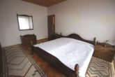 Schlafzimmer 1 - Unverwechselbar, außergewöhnlich u. authentisch: Charmanter Bungalow, 183m² in L-Form mit Garage