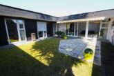 Stilvolles Wohnen in Hockenheim: Barrierefreier Bungalow mit Erbbauvertrag - Garten