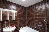 Stilvolles Wohnen in Hockenheim: Barrierefreier Bungalow mit Erbbauvertrag - Badezimmer