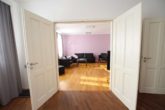 Wohnzimmer - Ein seltenes Juwel: Einfamilienhaus, 260m² mit parkähnlichem Garten und edlem Ambiente