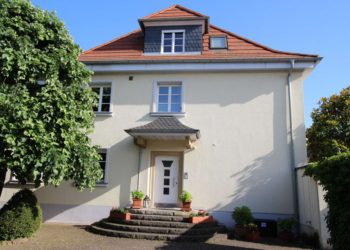 Ein seltenes Juwel: Einfamilienhaus, 260m² mit parkähnlichem Garten und edlem Ambiente, 69181 Leimen, Villa