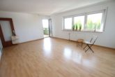 Wohnzimmer - 3 ZKB, 83m², mit Lift, Balkon und Stellplatz