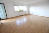Wohnzimmer - 3 ZKB, 83m², mit Lift, Balkon und Stellplatz