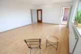 Wohnzimmer - 3 ZKB, 83m², mit Lift, Balkon und Stellplatz