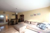 Wohnzimmer - Schönes Wohnen in Sandhausen: 3 ZKB, 91m², mit Sonnenbalkon und Tiefgaragenstellplatz