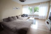 Wohnzimmer - Schönes Wohnen in Sandhausen: 3 ZKB, 91m², mit Sonnenbalkon und Tiefgaragenstellplatz