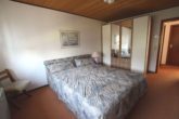 Schlafzimmer 1 - Einfamilienhaus: 132m² , sehr gepflegt, mit Garten und 2 Garagen