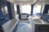Badezimmer - Einfamilienhaus: 132m² , sehr gepflegt, mit Garten und 2 Garagen