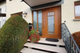 Detail: Haustürbereich - Einfamilienhaus: 132m² , sehr gepflegt, mit Garten und 2 Garagen