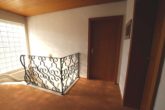 Flur OG - Einfamilienhaus: 132m² , sehr gepflegt, mit Garten und 2 Garagen