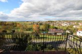 Balkon 1. OG - Freistehendes Mehrgenerationen-Haus mit Panorama-Aussicht und grüner Oase