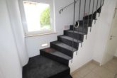 ...nach oben - Einfamilienhaus, freistehend, 5ZKB auf 190m²: Schönes Wohnen mit gr. Terrasse u.Garten in Walldorf