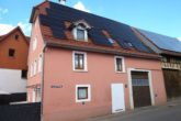 Hausansicht/ Dach - Liebevoll ausgebautes 132m² Fachwerk: mit Ausbaureserve, Garten und Garage